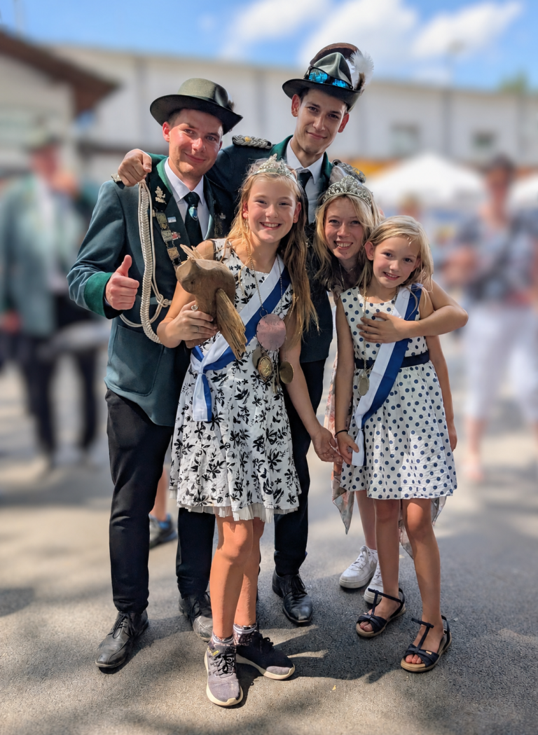 Unsere neuen Majestäten! Horrido!!! Unsere neuen Majestäten! Horrido!!!
